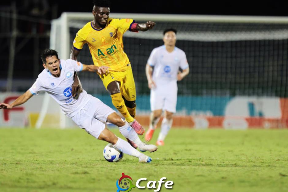 Kết quả SLNA 2-1 Nam Định: Sân Vinh có... địa chấn