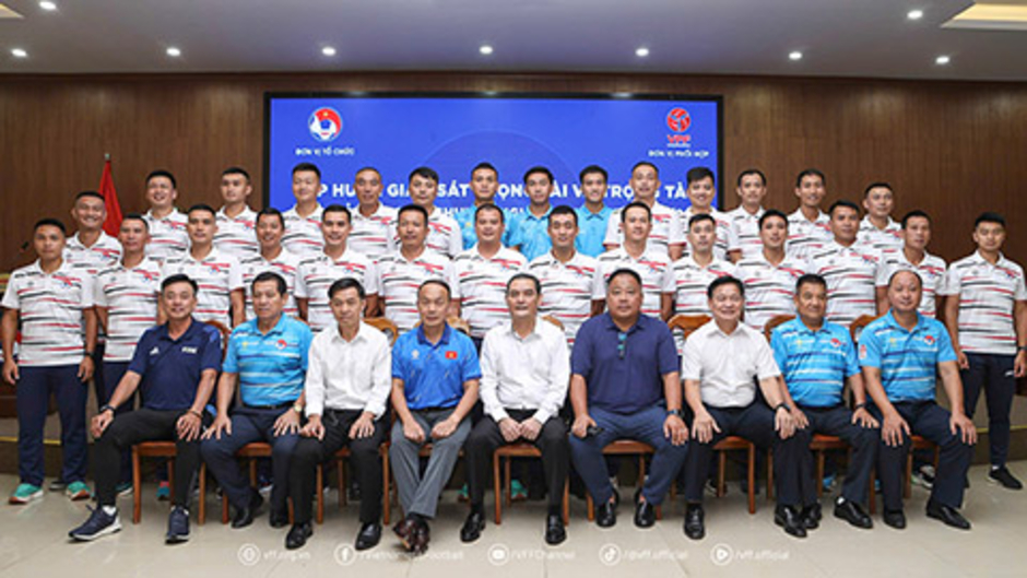 Khai mạc chương trình Tập huấn giám sát trọng tài và trọng tài các giải BĐCNQG 2025/26