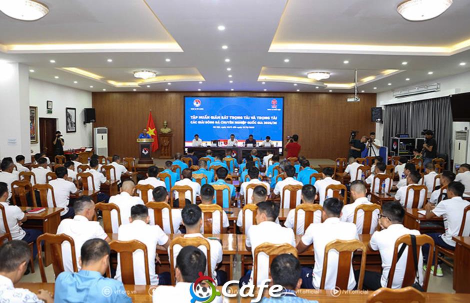 Khai mạc chương trình Tập huấn giám sát trọng tài và trọng tài các giải BĐCNQG 2025/26
