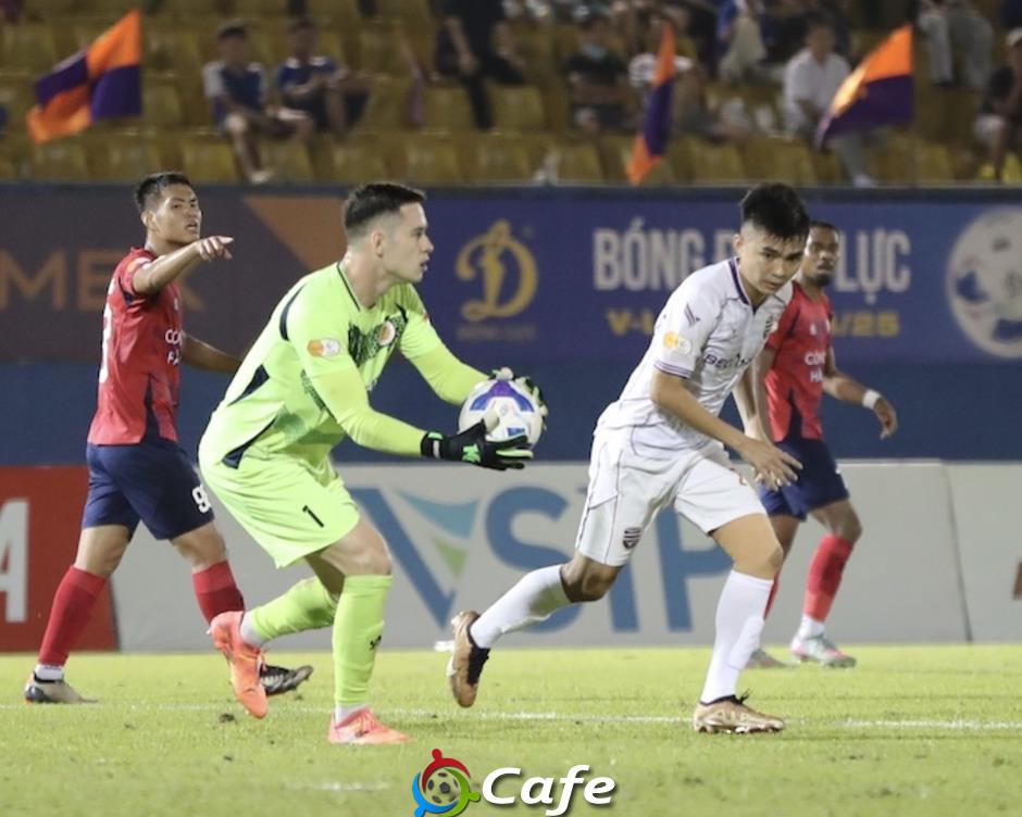 Mạc Hồng Quân: 'Cầu thủ Việt kiều sẽ làm bóng đá Việt mạnh hơn'
