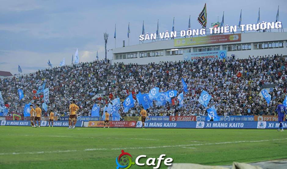 Nam Định chơi cực lớn trong ngày nhận cúp vô địch V.League