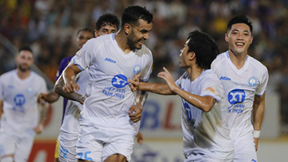 Nam Định chưa thể vô địch V.League 2024/25