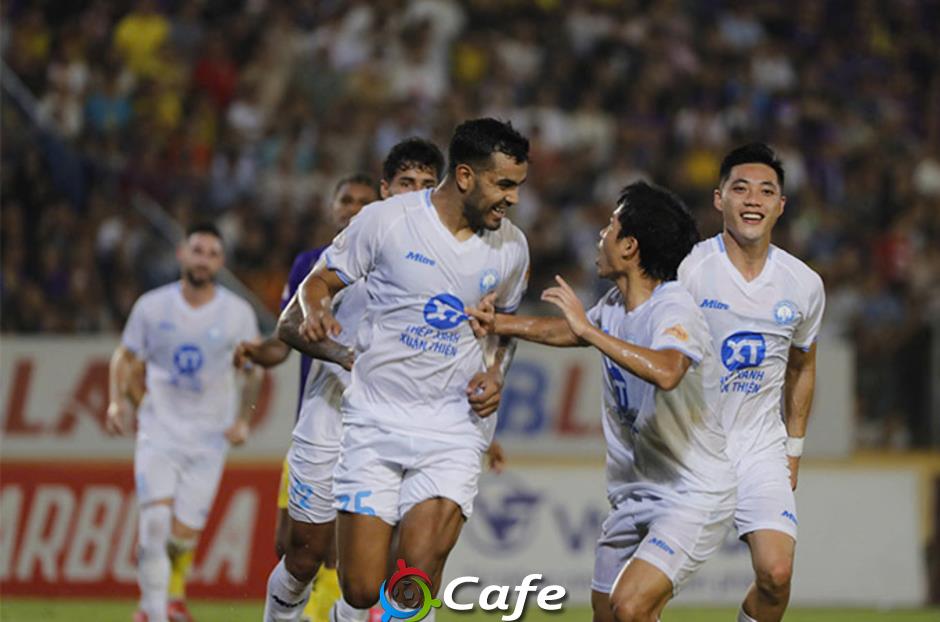 Nam Định chưa thể vô địch V.League 2024/25