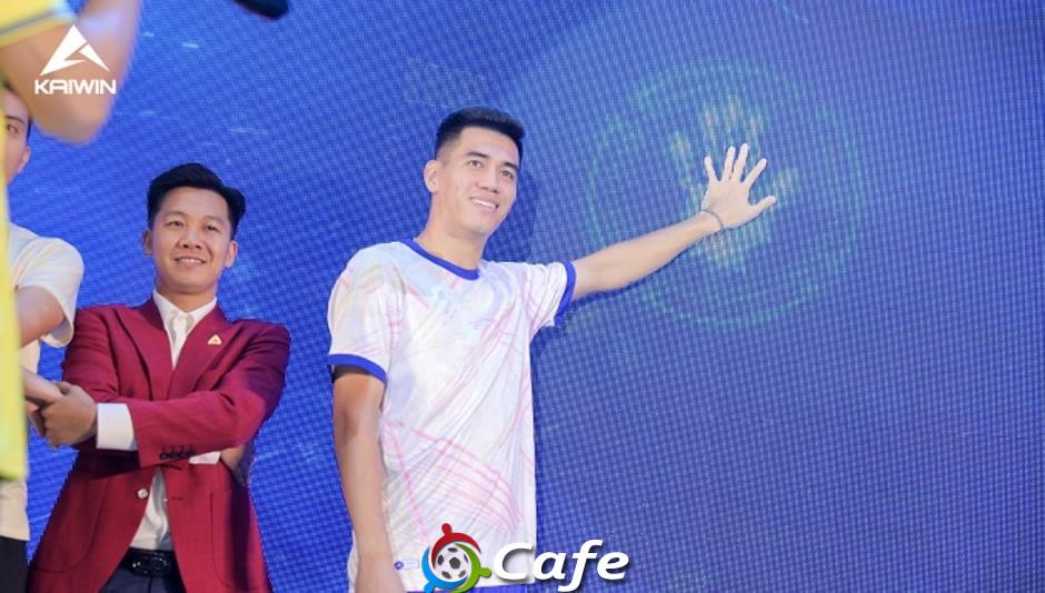 Nguyễn Tiến Linh nói gì về HLV Nguyễn Anh Đức sau những ồn ào vừa qua?
