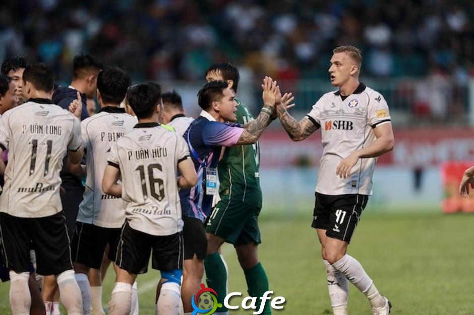 Nhìn lại vòng 24 V.League 2024/25: Khó lường cuộc chiến trụ hạng!
