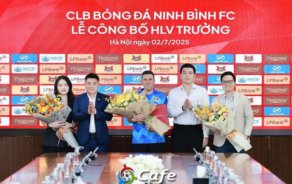 Ninh Bình ra mắt HLV Tây Ban Nha cùng dàn sao hàng trăm tỷ
