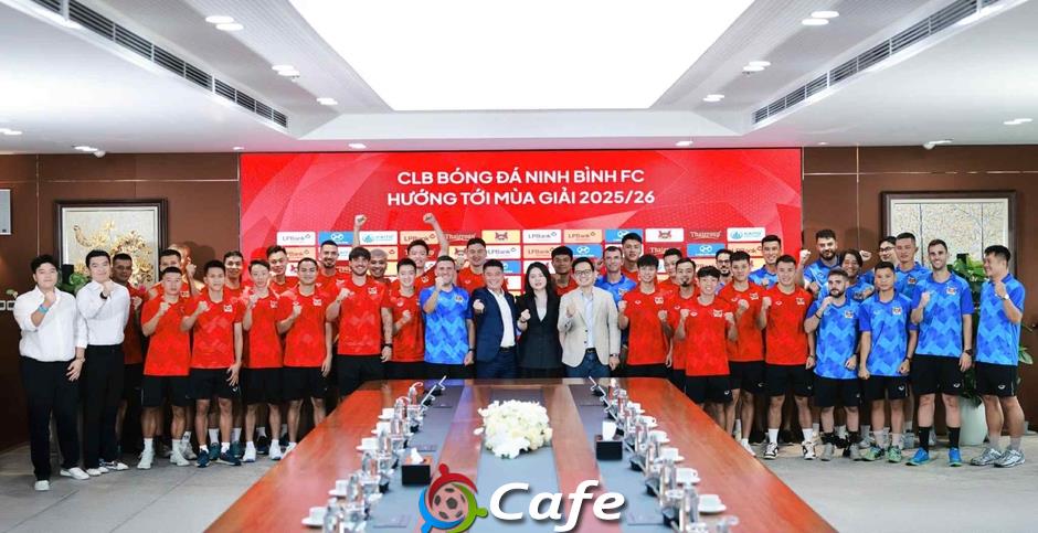 Ninh Bình ra mắt HLV Tây Ban Nha cùng dàn sao hàng trăm tỷ