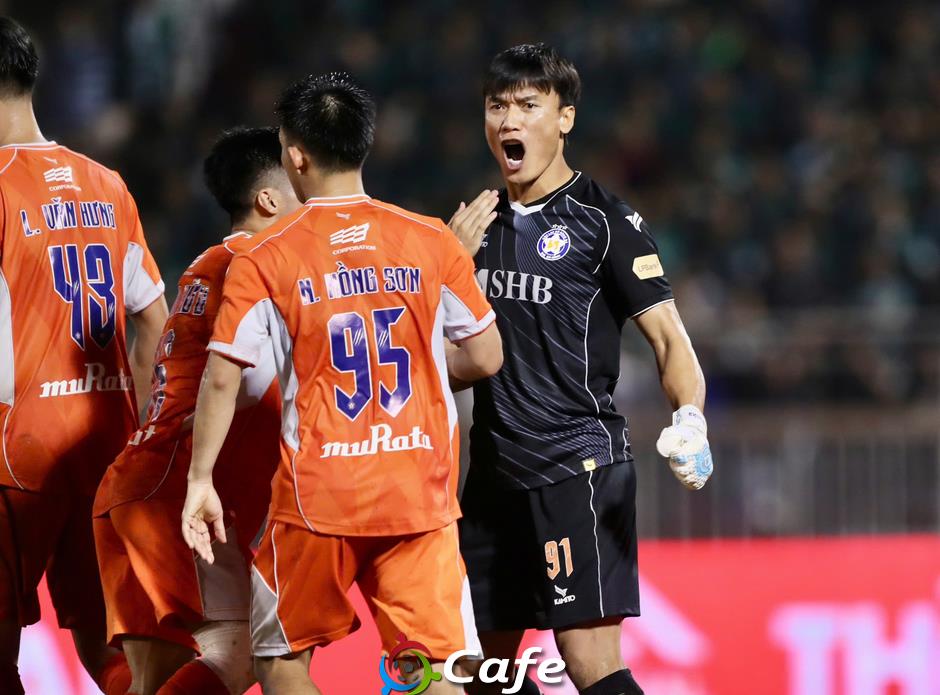 Penalty tạo nên người hùng Bùi Tiến Dũng