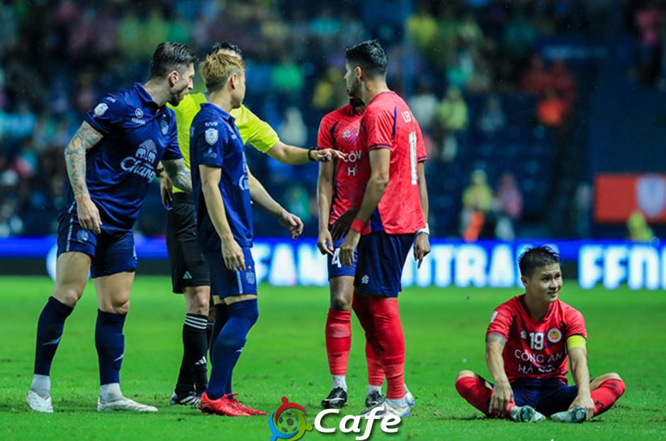 Quang Hải vẫn ấm ức trọng tài, Nguyễn Filip xin lỗi