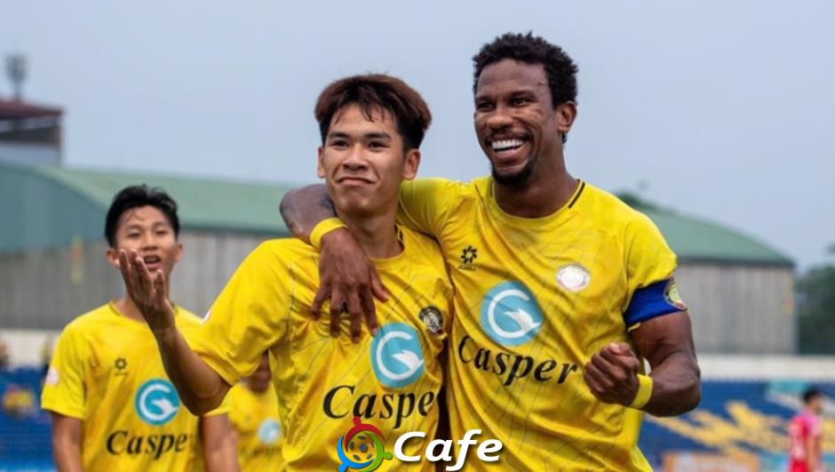 Tài năng 18 tuổi Lê Văn Thuận nhận giải thần đồng V.League