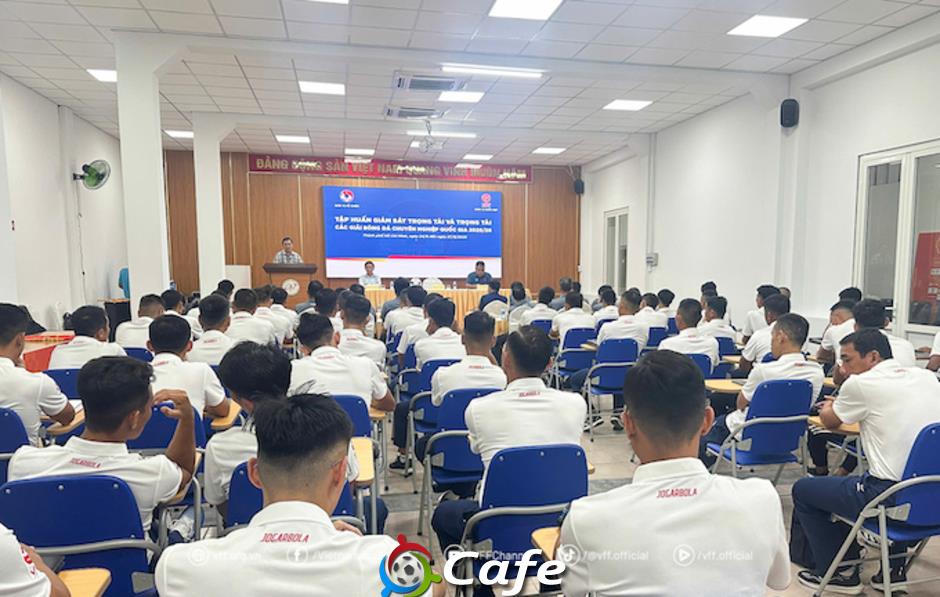 Tập huấn đợt 2 dành cho giám sát và trọng tài các giải đấu chuyên nghiệp 2025/26