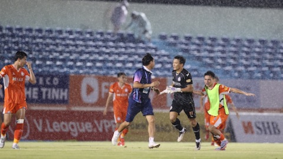Thủ môn Bùi Tiến Dũng và bàn thắng để đời!