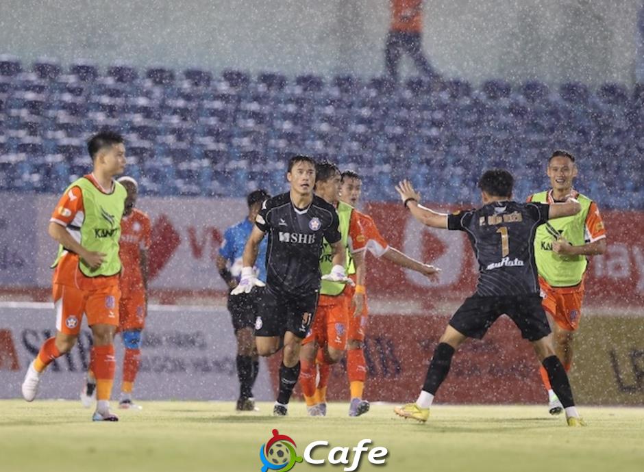 Thủ môn Bùi Tiến Dũng và bàn thắng để đời!