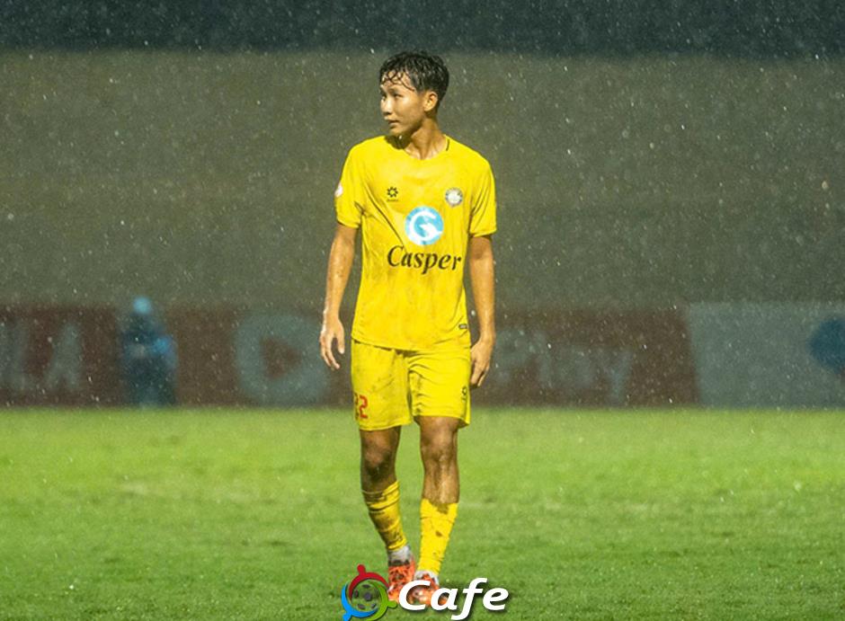 Tiền vệ Lào gốc Việt gặp cảnh trớ trêu ở Thanh Hóa