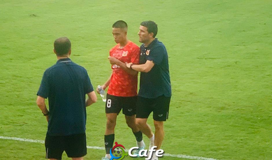 Tiền vệ Việt kiều Chung Nguyen Do bị... 'sốc'