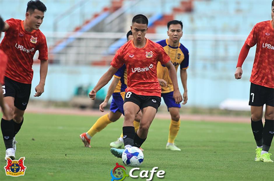 Tiền vệ Việt kiều Chung Nguyen Do bị... 'sốc'