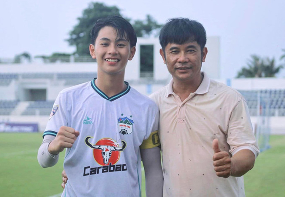 Trần Gia Bảo - cầu thủ 16 tuổi lập kỷ lục V.League, hút hồn bởi vẻ đẹp trai là ai?