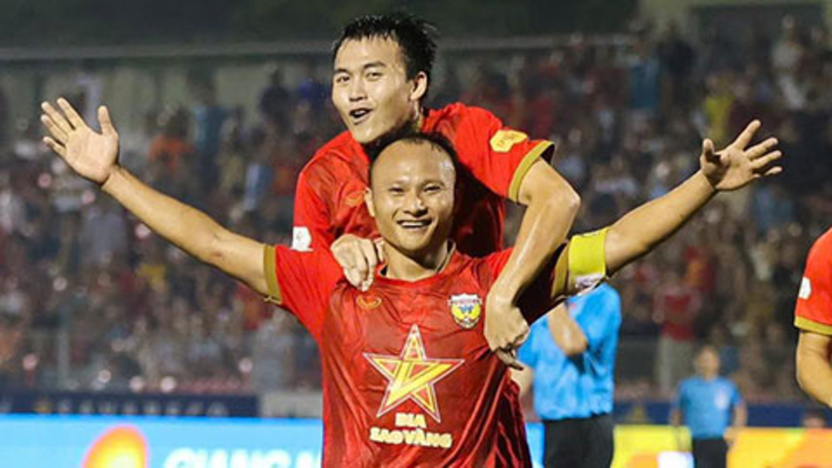 Trọng Hoàng, cầu thủ có cơ địa vượt tầm Việt Nam vẫn thi đấu V.League dù hơn 36 tuổi