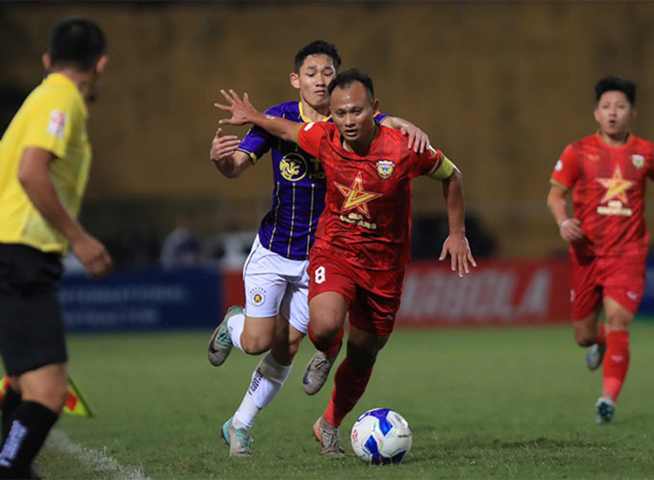 Trọng Hoàng, 'máy chạy' 35 tuổi khiến cả V.League phải kính nể