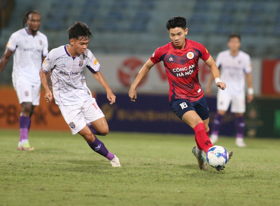 Trực tiếp CAHN 1-0 Bình Dương: Leo Artur mở điểm