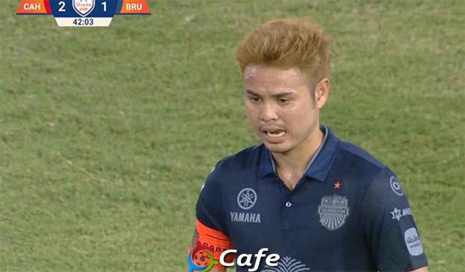 Trực tiếp chung kết Công an Hà Nội 2-1 Buriram: Theerathon chịu thẻ vàng khi chơi xấu Quang Hải