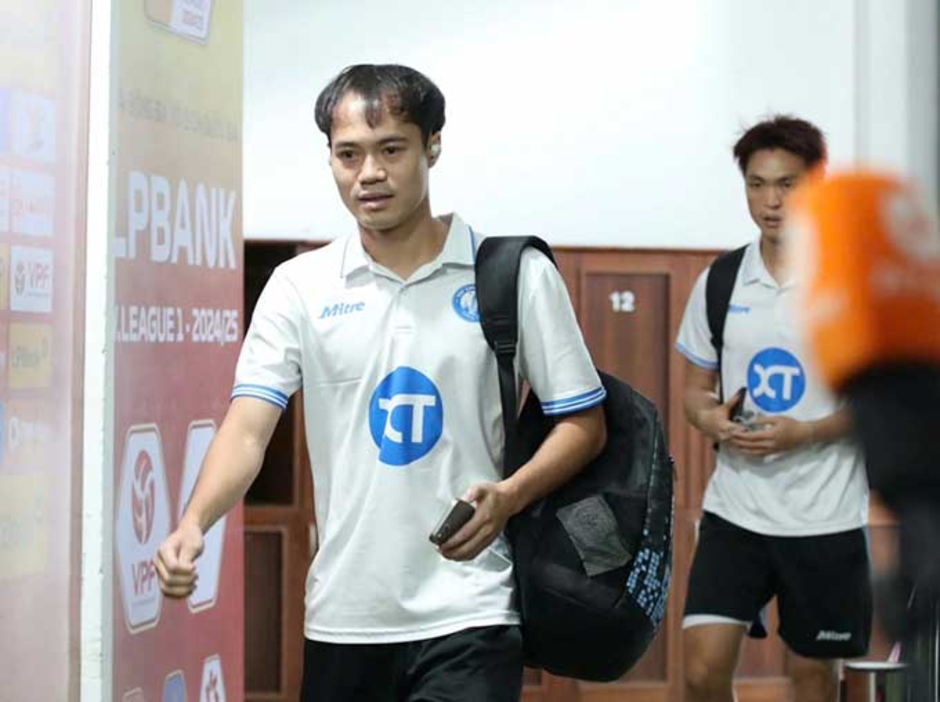 Trực tiếp HAGL 0-0 Nam Định: HAGL suýt ghi bàn trước