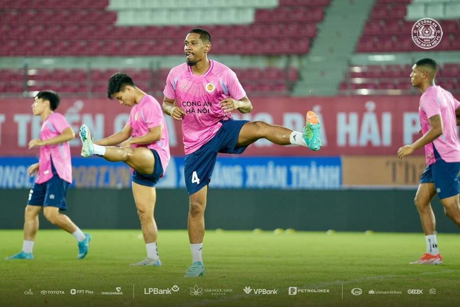 Trực tiếp Hải Phòng 0-0 Công an Hà Nội: Minh Dĩ khiến hàng thủ CAHN giật mình