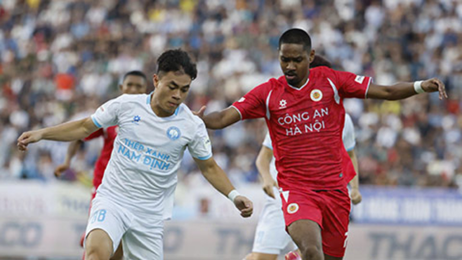 Trực tiếp Nam Định 0-1 Công an Hà Nội: Alan lập công