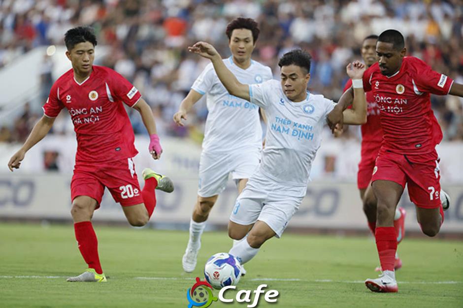 Trực tiếp Nam Định 0-1 Công an Hà Nội: Alan lập công