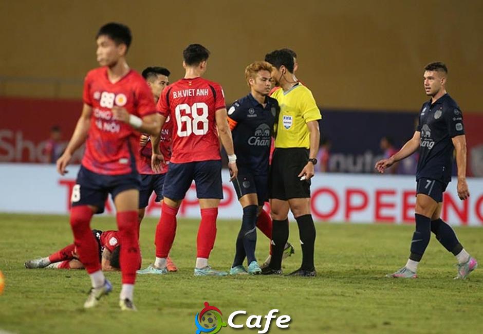 'Vua cùi chỏ' Theerathon Bunmathan: Khi ánh hào quang vụt tắt